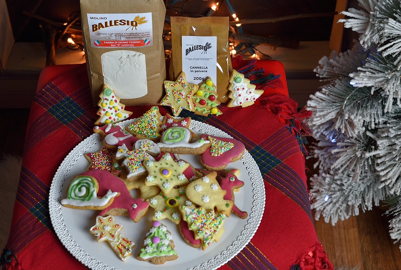biscotti di Natale con decori con farine del Mulino Ballesio